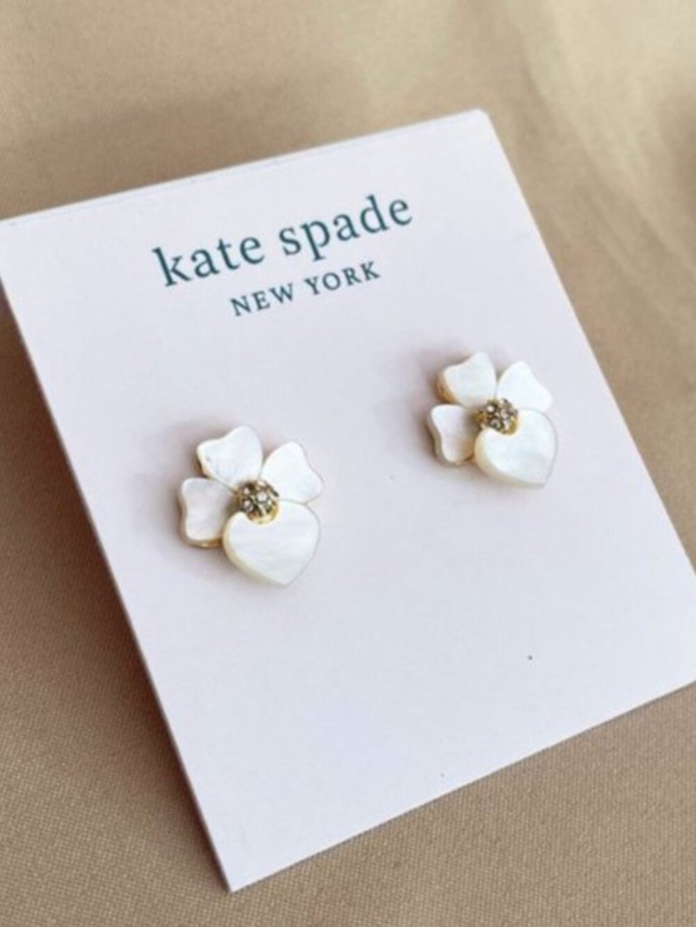 Kate Spade New York Mother of Pearl Heart Flower Stud Earrings Gold Tone Crystal - Picture 3 of 3